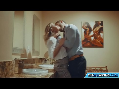 ❤️ Когато наедряла блондинка ви съблазни в обществена тоалетна ❤️ Ебане видео в bg.eggporncomics.ru ❌❤